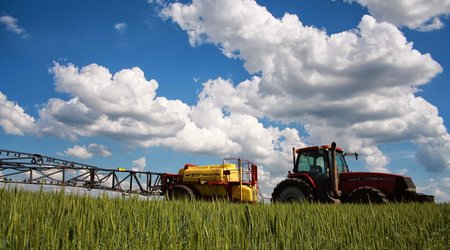 Агролизинг направит около 3,7 млн манатов на закупку пестицидов