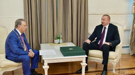 Ильхам Алиев принял и наградил Рамиза Мехтиева