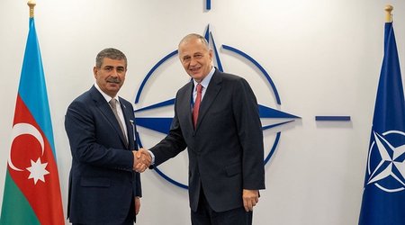 Министр обороны Азербайджана встретился с заместителем Генерального секретаря НАТО