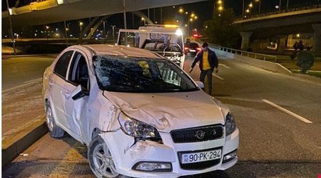 Bakıda avtomobil körpüdən aşıb - Sürücü tapılmır + FOTO