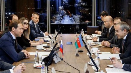 Джаббаров и Мантуров обсудили азербайджано-российские проекты в области судостроения, фармацевтики