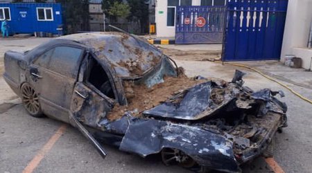 Bakıda sürüşmə zamanı torpağın altında qalan maşın çıxarıldı - Bu vəziyyətdədir - VİDEO