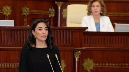 Новый омбудсмен Азербайджана представлена коллективу