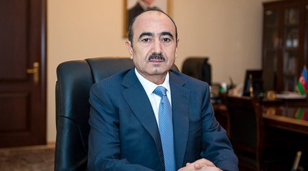 Əli Həsənovun qohumu olan baş redaktor Azərbaycan vətəndaşlığından imtina edir — FOTO