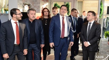 В Баку открылся центральный магазин торговой сети "Украинские продукты"