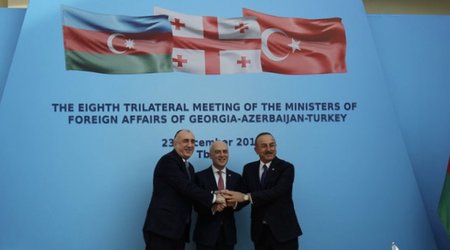 Главы МИД Азербайджана, Турции и Грузии подписали совместную декларацию