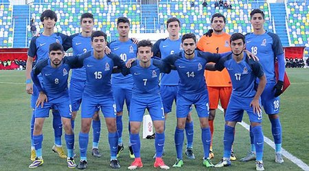 Siqaret çəkən futbolçular millimizdən uzaqlaşdırıldı
