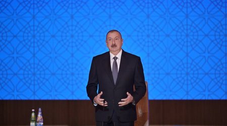 Ильхам Алиев: “Чиновники бросаются за своей долей и хотят что-то урвать”