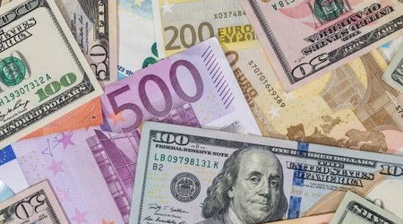 Манат укрепился к евро и подешевел к рублю