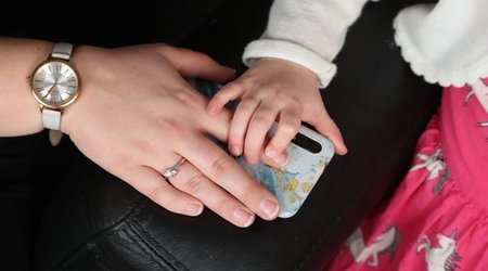 İki yaşlı uşaq “Facebook”un köməyi ilə anasını ölümdən qurtardı - FOTO