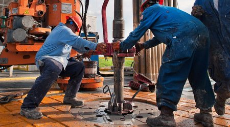 Азербайджанская нефть подешевела на доллар