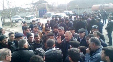 Zərdabda polislə kəndlilər arasında qarşıdurma - VİDEO