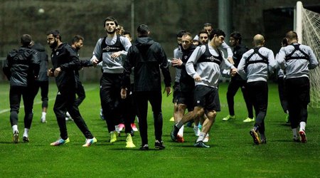 "Qarabağ" virusa görə məşqləri dayandırdı
