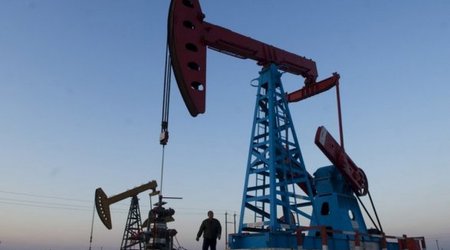 Нефть снова дорожает после падения