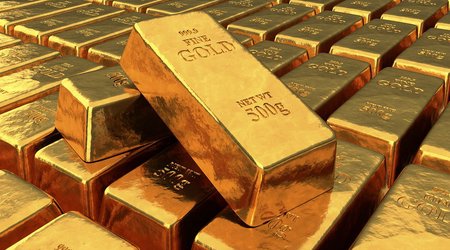 Цена золота достигла 1 700 долларов