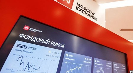 Российский рынок акций начал торги обрушением индексов