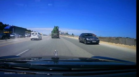 Yolda sürücü qaydaları pozaraq insanlara belə təhlükə yaratdı - VİDEO