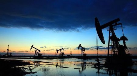 Нефть дешевеет на фоне напряженности между США и Китаем