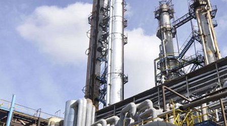Пожар произошел на территории химзавода SOCAR в Сумгайыте, несколько человек пострадали