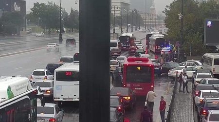 Bakıda bu prospektdə qəza baş verdi, yollarda tıxac yarandı - FOTO