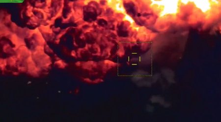 Наша армия точным огнем уничтожает боевую технику противника - ВИДЕО