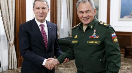 Шойгу в ходе переговоров с главой Минобороны Турции выразил озабоченность данными о переброске боевиков с Ближнего Востока в Карабах