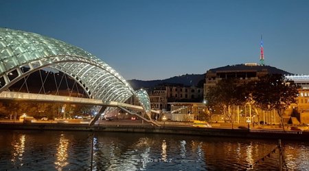Телебашня в Тбилиси окрасилась в цвета азербайджанского флага 