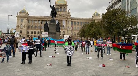 Praqa azərbaycanlı şəhid uşaqların “sahibsiz ayaqqabıları”na şahidlik etdi - FOTO