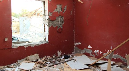 Füzulidə evi dağılan kənd sakini: "Qəlpə mənə dəysə çoxdan torpaqdaydım"- FOTOLAR