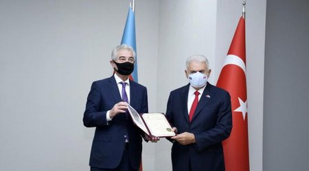 Бинали Йылдырым приехал в Баку
