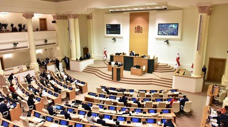"Грузинская мечта" получила в парламенте 90 мест