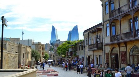 Поток туристов в Азербайджан из-за рубежа сократился в 4 раза