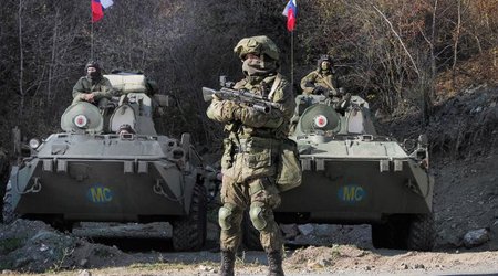 Российские миротворцы запретили журналистам въезжать в Карабах через Армению