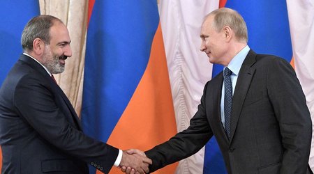 Песков: Решение Пашиняна об отставке не требует незамедлительного разговора с Путиным