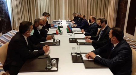 Джейхун Байрамов на переговорах с Джавадом Зарифом