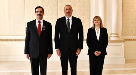 Ильхам Алиев наградил посла Турции