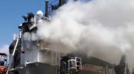 Пожар на корабле в Баку потушен