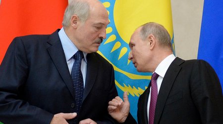 Путин и Лукашенко в беседе по телефону обсудили ситуацию в Карабахе