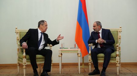 Лавров встретился с Пашиняном