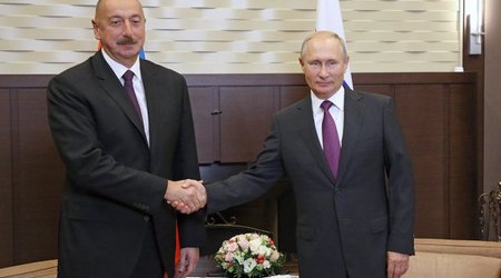Путин и Алиев поговорили по телефону