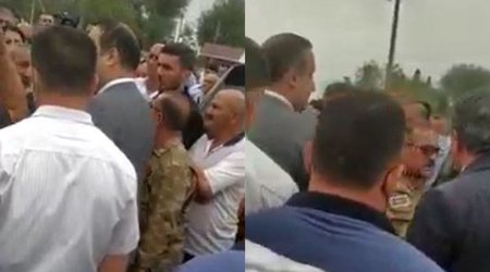 Azərbaycanda seçicilər deputatı biabır etdi: "Qənirə qədər də olmadın..." - VİDEO