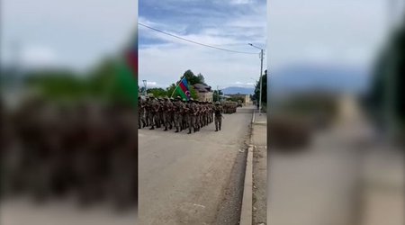 Азербайджанские военнослужащие отмечают День Республики в Шуше