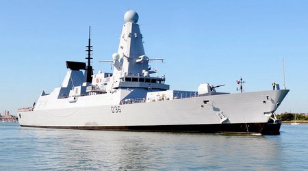 Корабль ЧФ предупредительно выстрелил по эсминцу Defender в Черном море