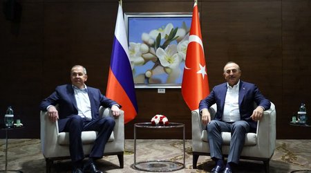 Начались переговоры глав МИД Турции и России