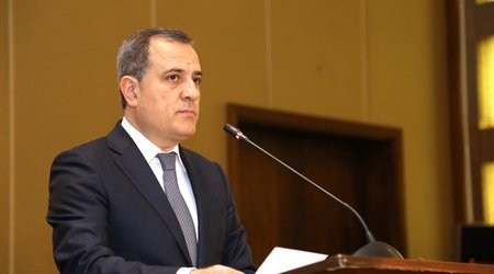 Джейхун Байрамов поздравил Хосейна Амира Абдоллахияна с назначением на пост главы МИД Ирана