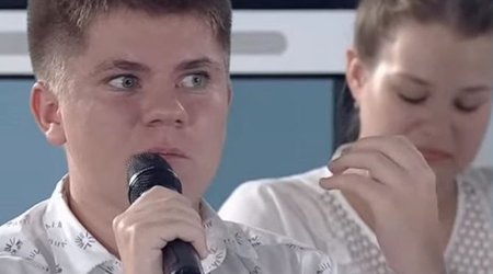 Putinin səhvini düzəldən şagird danlandı - Video