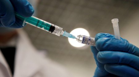 WHO urges countries to share vaccines actively