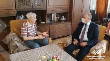 Rəfiqə Axundovaya “Şöhrət” ordeni belə təqdim edildi - Foto