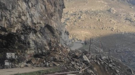 Qaya parçaları hərəkəti məhdudlaşdırdı - UÇQUNDAN GÖRÜNTÜLƏR