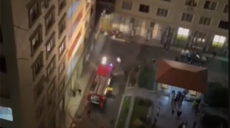 Bakıda çoxmərtəbəli binada yanğın, sakinlər təxliyyə edildi - Video